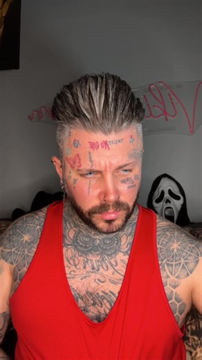 Hand necklace to shh?👀😈 #booktok #fyp #viral #thirsttrap #cringe