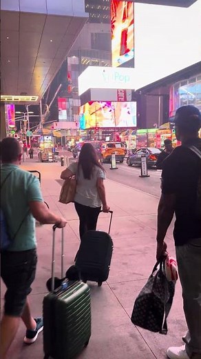 PediCab plays C.R.E.A.M. as it drives by Method Man - TICAL Official by Method Man #wutang #hiphop