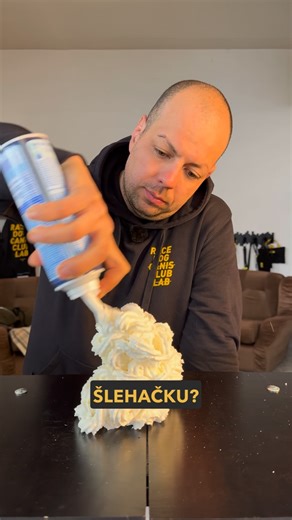 Jakub Šorejs | 🐶 Šlehačka pro psa? ❌ NE. VŮBEC. 🥛 Laktóza 🧈 Hromada tuku a cukru 💨 prdy jak z chemky 💩 průjem 🤢 bolení břicha A ne, 👉 „jen trošku“ to... | Instagram