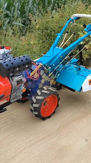A multi-functional hand-held micro-tiller suitable for use on various complex terrains. It has multiple functions and saves labor and effort. It has 8 major functions to meet the needs of daily agricultural planting. It is simple and flexible to operate. It can be used in paddy fields and dry land. It is simple and flexible to operate. Reduce labor intensity, improve work efficiency, a good helper for agricultural planting!#tractor #Factory #daily #tiktok #fyp #Microtiller#agriculture#agricultur
