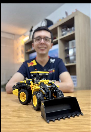 LEGO Technic Volvo L120 Wheel Loader 42209 Review