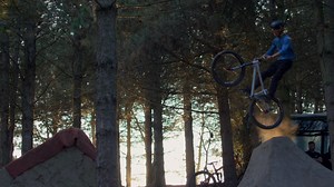 This easy-going cut follows Luke Cryer and the Jackal as they burn a quick sunset lap at the local dirt jumps. The Jackal is our no BS dirt jump, pump track, and urban assault bike. | Santa Cruz Bicycles