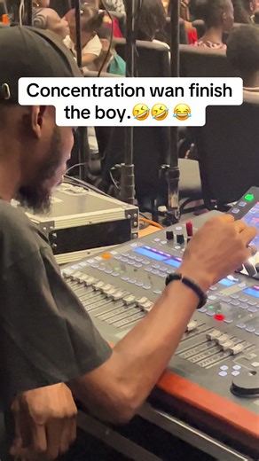 Show time ? No distractions, 💯 concentration! That’s how we achieve excellence! #creatorsearchinsights #slowmo #music #saxophone #livehighlights