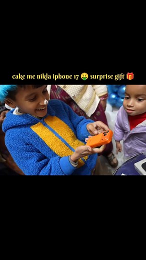 Cake me nikla iPhone 17 😱📱 birthday surprise gift 🎁#shorts #shortsfeed #ytshorts #new