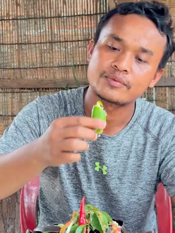 How to cook fresh water snails and making vermicelli snails sal saved with chili Deeping sauce_16