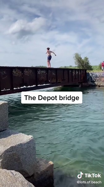 Summer is offially here 🌅 #beachlife #friends #hamptonbeach #newhampshire #summer #fyp #beachvibes #summervibes