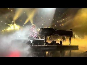 Elton John - Funeral For A Friend / Love Lies Bleeding (Live @Barclays NYC) - FYBR - FRONT ROW (4K)