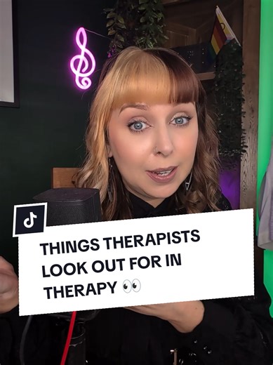 What do therapists actually notice in therapy sessions? It’s not just what you say. Therapists are trained to look for patterns that help us understand your inner world and support meaningful change. In this video I explain five things therapists often pay attention to in sessions: body language, emotional affect, the way you talk about yourself, subtle progress over time, and repeating behavioural patterns. Understanding these can help demystify therapy and show how psychological insight develo