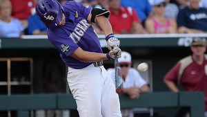 LSU hits its most HRs in SEC game since '13 to top Vols, 9-3, but wind was blowing out