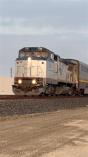 Amtrak A562 with Dash 8 510 leading passes through Stage Rd in La Mirada #amtrak #pacificsurfliner