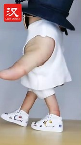 A man made his kitted out fingers dance (舞蹈 wǔdǎo), much to the enjoyment of netizens. #Fun | Learn Chinese