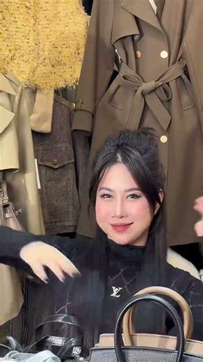 có làm gì đâu ạ, làm mấy việc vui vui thoai đã hết ngÀy r