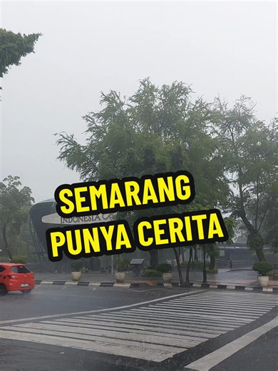 Januari... Katanya, hujan selalu punya cara sendiri untuk membuat Semarang terasa lebih pelan… Di kota ini, hujan bukan cuma soal basah dan dingin. Tapi tentang langkah yang sengaja diperlambat…supaya kita bisa berjalan lebih lama, berdua. Hujan di Semarang mengajarkanku satu hal: cinta tak harus selalu cerah, kadang cukup hujan… asal kita tetap bersama.” Dan jika suatu hari hujan turun lagi di Semarang… semoga namamu masih menjadi alasan kenapa aku tak ingin cepat pulang. #lagukenangan #jawaten