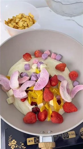 Marshmallow Snowflake's Crisp #food #handmade