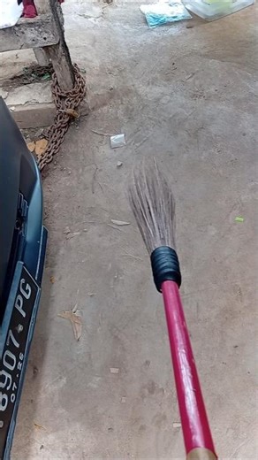 Tutorial Nyapu Lidi aLa maximus prindavan.. nah lu 😁😁😁