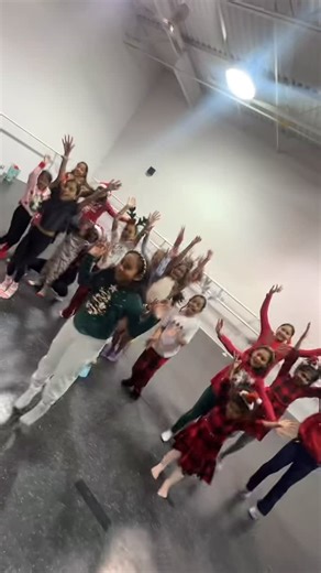 𝐃𝐈𝐕𝐈𝐍𝐈𝐓𝐘 𝐃𝐀𝐍𝐂𝐄 𝐒𝐂𝐇𝐎𝐎𝐋 on Instagram: "🎄Merry Christmas From Divinity Dance School🎄"