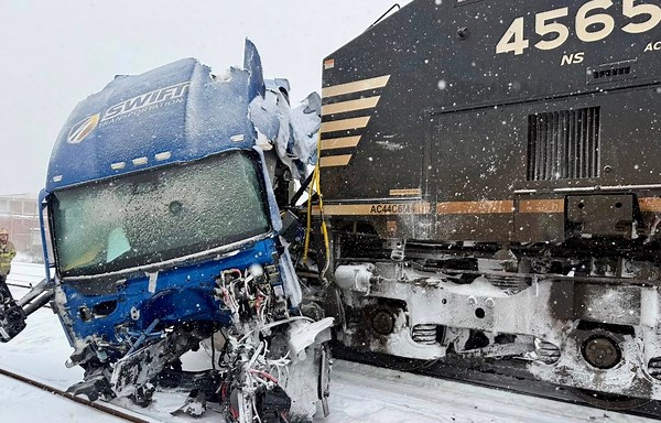 Many crashes in Charlotte area amid heavy NC snow, 10  inches now forecast; Gastonia truck hit by train, several cars wreck