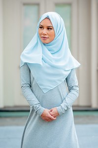 Chiffon Hijabs – Lightweight, Drapey & Breathable