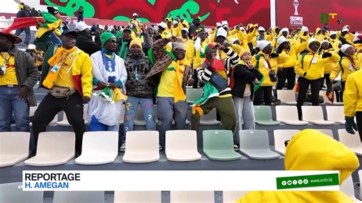 À la #CanMaroc2025, le duo Gros et Métis fait vibrer la toile avec ses sketchs et son nouveau personnage, Abedi Poulet. Comme les deux humoristes, plusieurs stars du Web rapprochent les supporters béninois de l'équipe nationale 🇧🇯 en partageant l'ambiance des stades, les coulisses et les moments forts via des vidéos et posts sur les réseaux sociaux. #SRTBinfo #wasexo #Benin | Bénin TV - SRTB