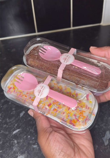 These are literally the CUTEST thing 😍 perfect for bake sales, birthdays, literally any event! 🍰✨ Make your mini bakes look irresistible with these cake tin sets 🧁✨ #cakedecorating #bakesale #eventcakes #customcakes #schoolcake
