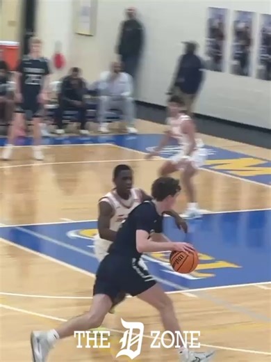 Divine Child 2027 G Malik Bush throws it down. He is arguably the best player in the conference. As we said, Malik is heating up, as they go up by 16 pts in the 4th. D2: #29 Divine Child (16-2) leads Cranbrook-Kingswood (7-9) @CranbrookBB @DCBoysBB @E3_EZ @ihoop_malik0