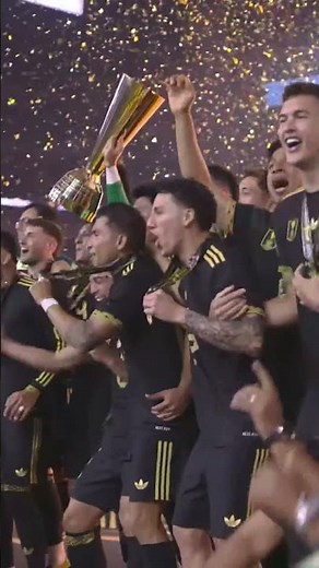 Mexico lifts the Gold Cup trophy 🏆 #mexico #Goldcup #celebrate