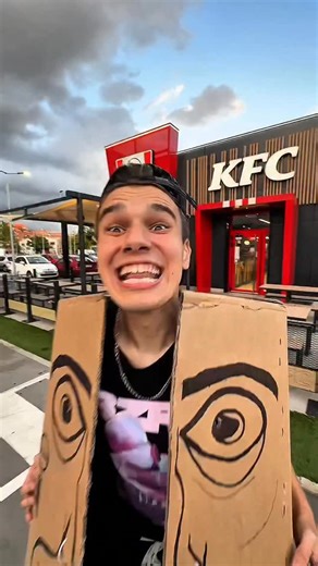 Nikita Lazarenko on Instagram: "TE TE TE SAHUR WENT TO THE CASH DESK OF THE KFC📦📦📦 #menacedotcom #menace"