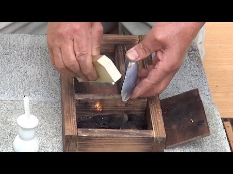 【昔の生活用具】火打ち石と火打ち金で火をおこす【沼津市歴史民俗資料館】