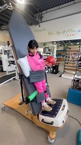 Yami leveling up her PT session 💪🏀 Combining whole body vibration with functional movement—shooting baskets with Debbie makes rehab interactive and fun! 🤩 #bridginglives #givingthegiftofmobility #BridgingCommunities #bridgingmobility #onestepatatime | Bridging Bionics Foundation