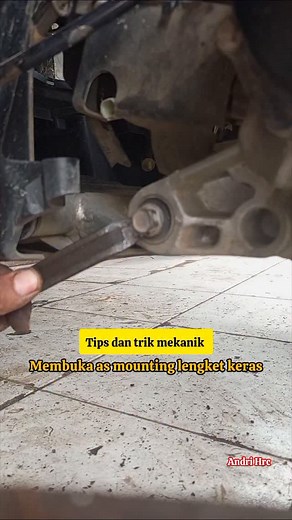 Trik mekanik membuka AS monting yang keras macet dan lengket #reels #otomotif #tutorial | Andrihrc