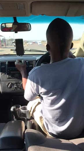 people usually think I'm am driving automatic nahh its manual.😅