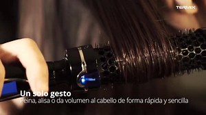 CEPILLO ELÉCTRICO REDONDO PRO STYLING BRUSH TERMIX By #KOKORO 󾬑 Con todas las ventajas de una plancha profesional y un cepillo térmico, llega PRO STYLING BRUSH, el primer cepillo redondo eléctrico de #Termix con tecnología iónica y recubrimiento de cerámica y turmalina para peinar y dar brillo a tu cabello en un solo gesto. PRO STYLING BRUSH incorpora además un sistema de control de temperatura digital para un cabello saludable, sedoso y sin encrespamiento. Ya llego a Kokoro Mx y dentro de poco