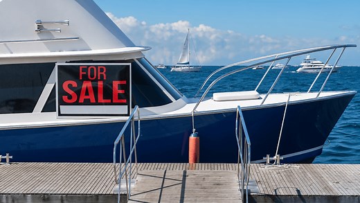 How do I transfer ownership of a boat in Canada?