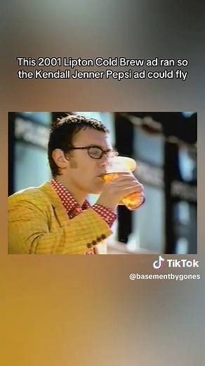 Who thought this commercial was a good idea? 🤣 I guess in 2001 it was a little less tone deaf? This ad aired on MTV in August 2001. #2000sthrowback #2000snostalgia #nostalgia #2000skids #millennial