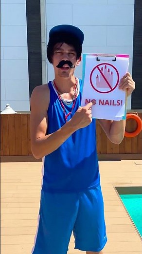 قوانين صارمة في المسبح! 🚫😂