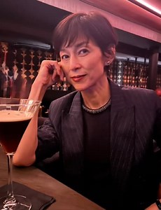 女優・鈴木保奈美 娘達との温度差が凄い！？「美しいママ」と話題に！