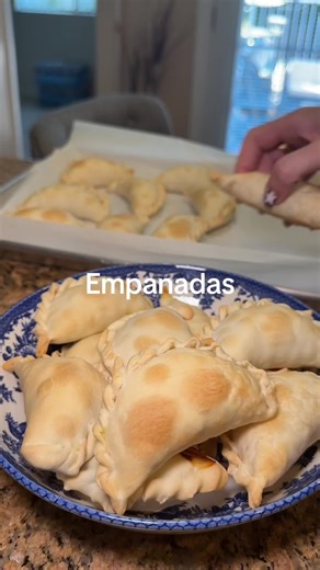 Empanadas!!!! Love making these. Such a good snack too :) Everything goes into the wrapper COOKED. I made two mixes: chicken and veggies and the potato and ackawi cheese. But you can literally use anything you’d like. Bake at 380f for 20-25 minutes or until golden. You can egg wash if you like the shiny. 🩷🩷🩷🩷🩷 #recipe #dinnerideas #dinner #foodie #cookwithme
