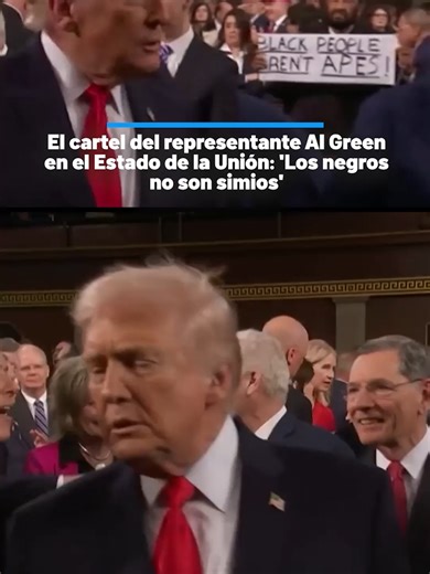 El congresista Al Green, demócrata por Texas, levantó un cartel cuando el presidente Donald Trump ingresaba al United States Capitol para el discurso del Estado de la Unión que decía: “Los afroamericanos no son simios”.