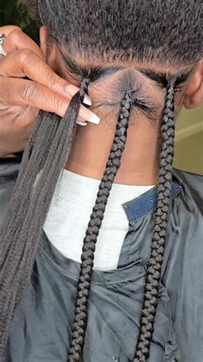 PERFECT PARTS!!! 🔥🔥🔥 #knotlessbraids #knotlesss #braids #braidtutorial #fyp #braidstyles #braids #trianglepartedboxbraids