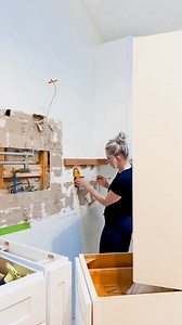 626K views · 10K reactions | CABINET HANGING HACK! Ideally, cabinets...