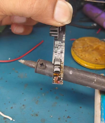 24K views · 190 reactions | soldering tips and tricks electronics project #ytshorts #shorts #project #electronics #solderingtips #viralreelsシ #viralshorts #viralreel | Electronic circuit project | Facebook