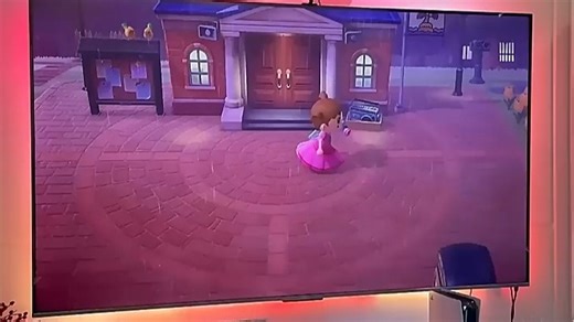 新电视使用多日，分享真实体验：画质清晰、音效沉浸，智能系统流畅易操作，安装简便，完美融入客厅场景，观影体验大幅提升。