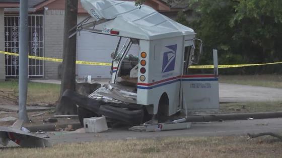 Postal worker killed in wreck while delivering mail in Texas