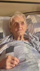 Bed chats with Daffy 🛏 Nearly every morning Daffy and I have a chat when she wakes up from her second sleep. These are the moments I will cherish forever ❤️ Today we talk about what she is going to do, the cafe at Bundarra, her boarding house friends in Sydney, Reggie and the train trip back to Bundarra 🚂👵🏻👧🏼🐶 | Daffy's Wise Words