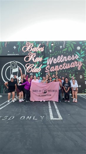 But here's what I've learned, you're not gonna meet your people at a bar or scrolling through apps. You meet them when you're actually DOING something together. ❤️‍🔥💪🏼 That's why run club works! You show up, you move, you talk, and suddenly you're not running with strangers anymore, you're texting the group chat and making weekend plans.🥂 We run different routes, different vibes, same community showing up for each other. It's free. It's chill. And honestly? It's how most of our babes found t