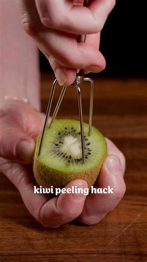 Kiwi Peeling Hack