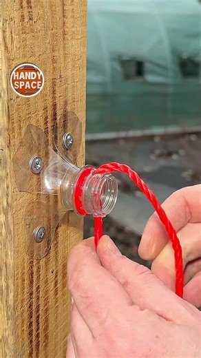 Twist Lock! Life Hack with a Bottle and Rope!