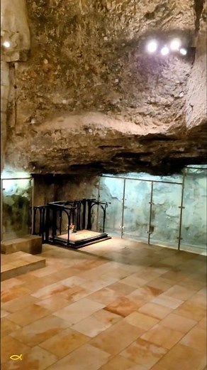 Helena Finds the True Cross - Inside the Holy Sepulchre