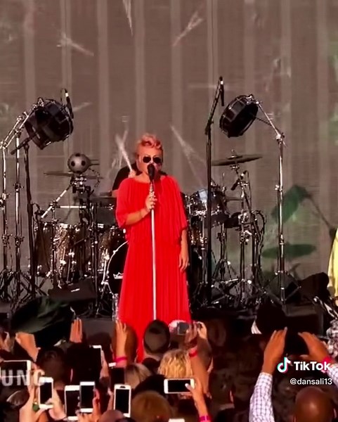 Pink White Rabbit Live #pink #jeffersonairplane #livemusic #rocknroll #music #hollywoodblvd #kimmel #voice #aliceinwonderland #60s #covers #60smusic