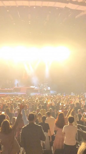 1.2K views | So ,how was your Sunday ? #lpartist #lplive #lostonyou #lpfans @iamlpofficial An event by @livingroom_entertainment , a production by @eltonpelari , sound & light @prosoundrental & backline @manosbackline | Prosound | Facebook